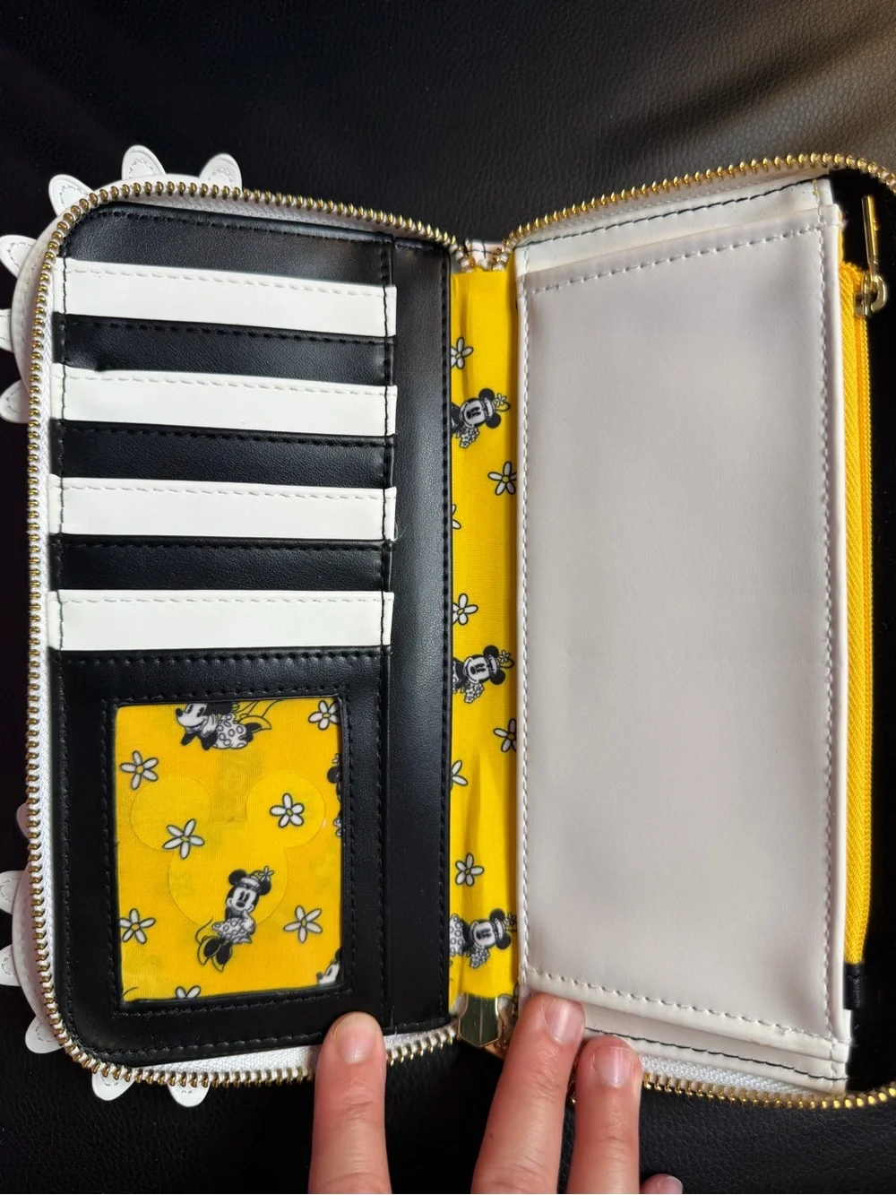 Loungefly Disney collab Daisy Print with Minnie Mouse Ears Wallet